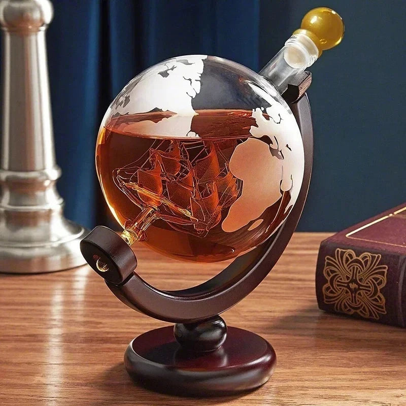 Dekanter Set mit bleifreier Karaffe, exquisitem Holzständer und 2 Whiskygläsern,