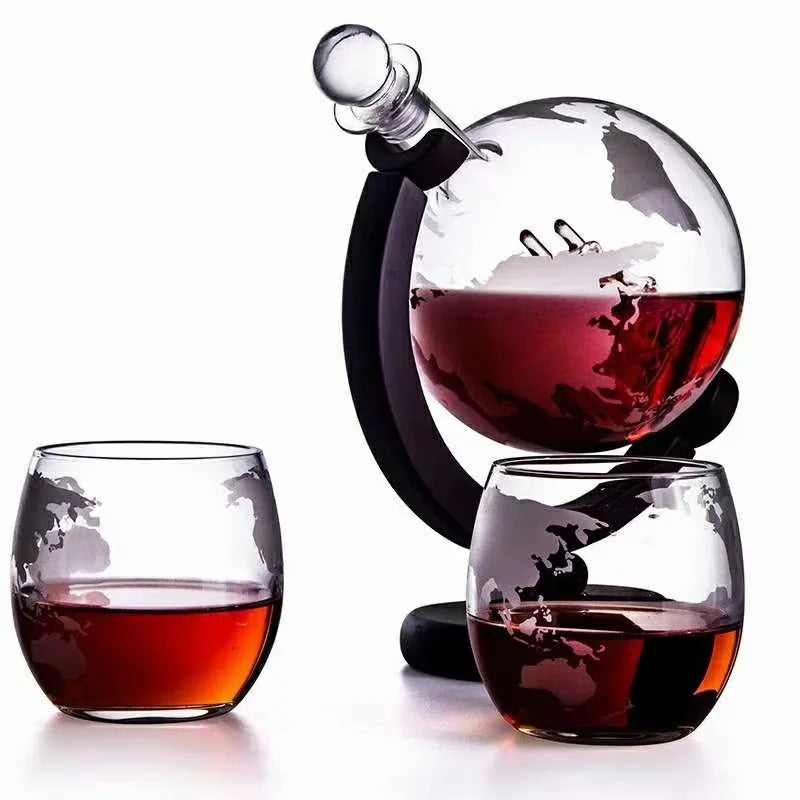 Dekanter Set mit bleifreier Karaffe, exquisitem Holzständer und 2 Whiskygläsern,