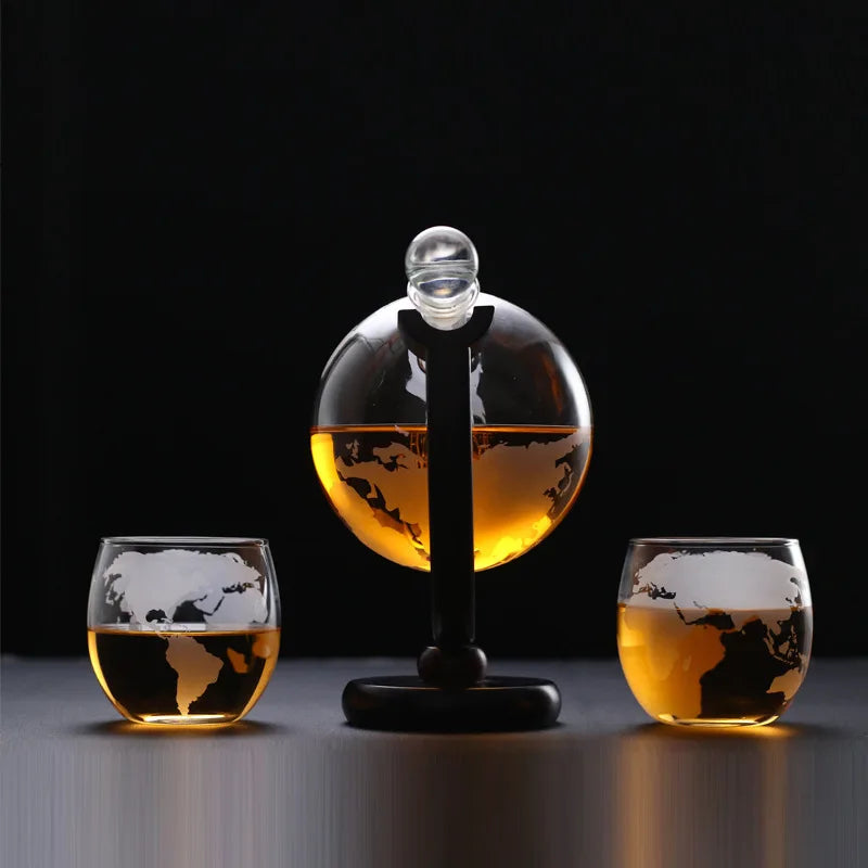 Dekanter Set mit bleifreier Karaffe, exquisitem Holzständer und 2 Whiskygläsern,
