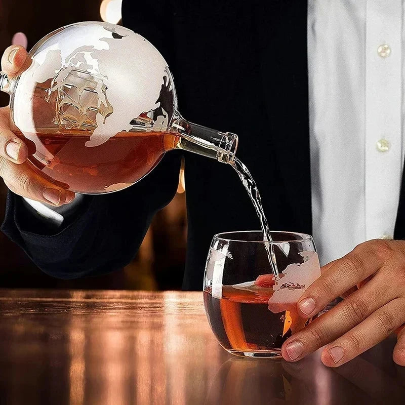 Dekanter Set mit bleifreier Karaffe, exquisitem Holzständer und 2 Whiskygläsern,