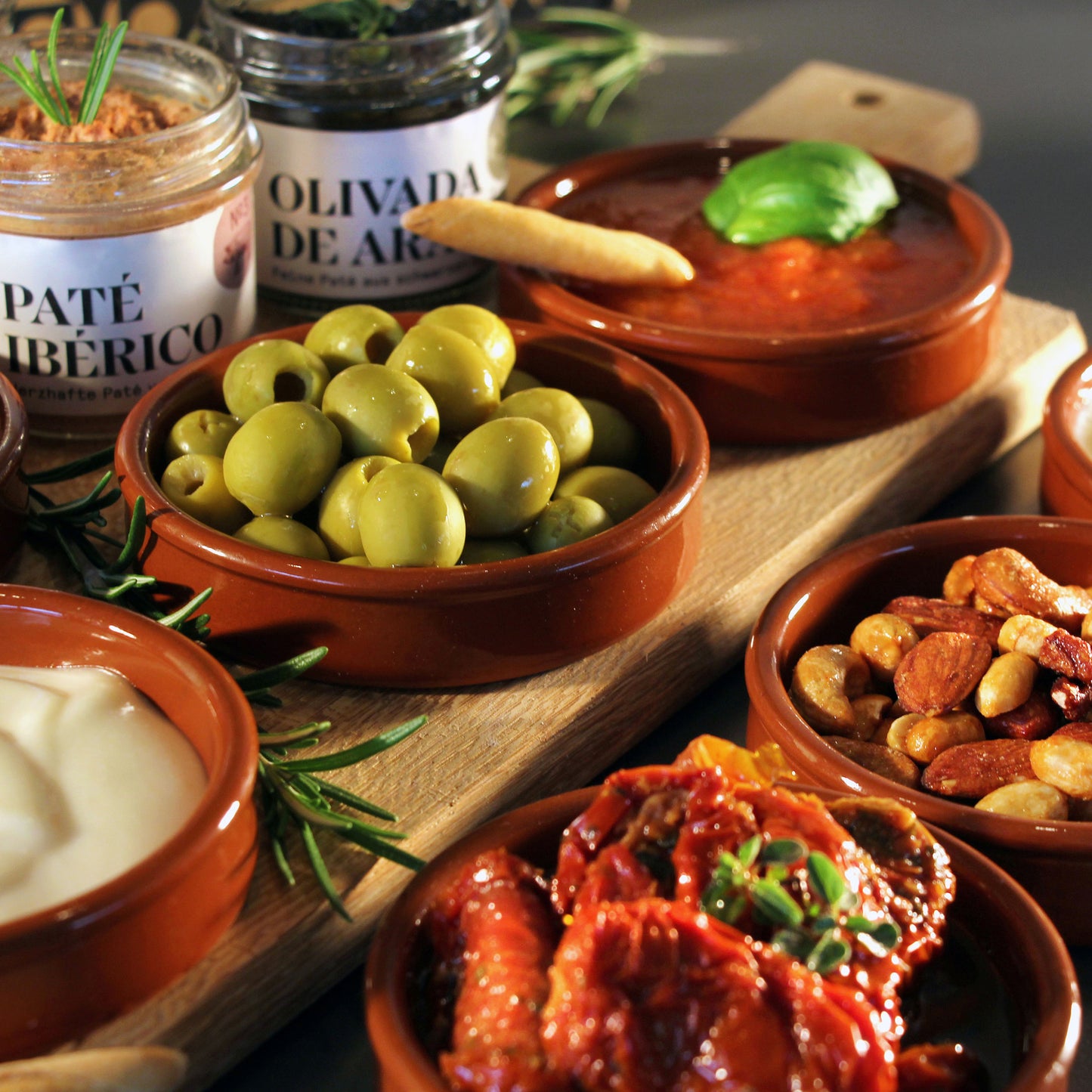 TAPAS-ABEND FÜR ZWEI - Delikatessen-Präsentkorb mit Tapas aus Spanien